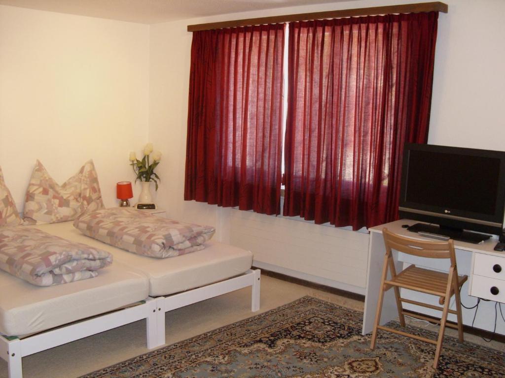Hotel Pez Ault Дизентис Номер фото